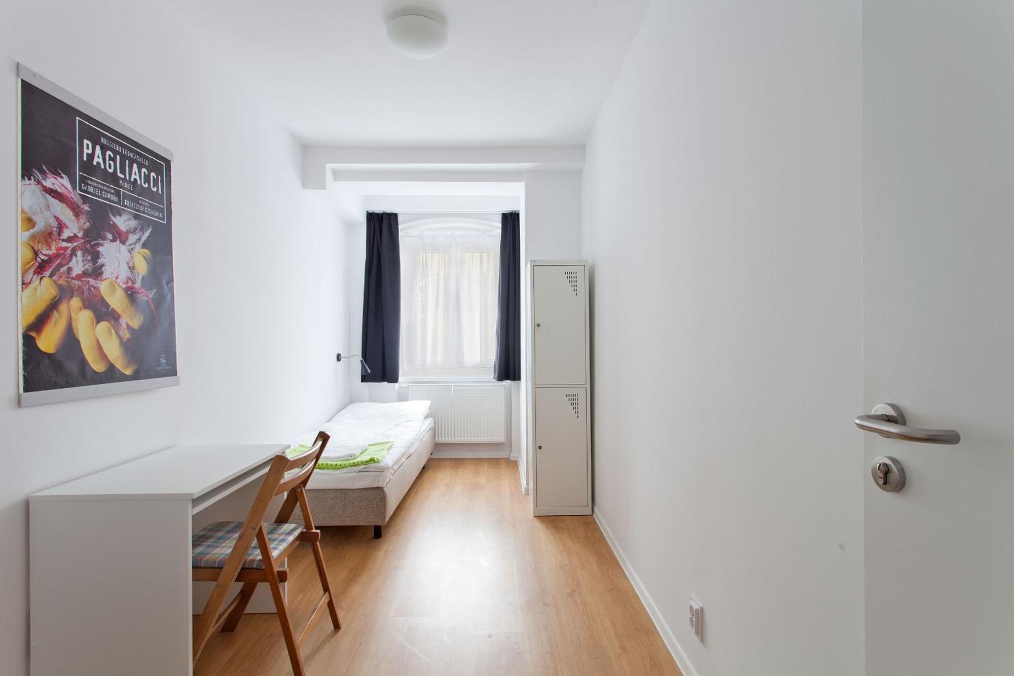 Opera Hostel Познан Стая снимка