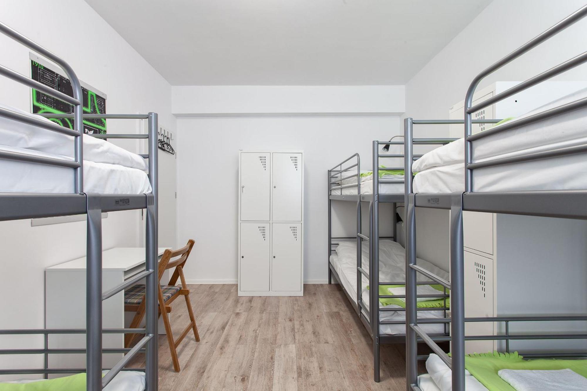 Opera Hostel Познан Екстериор снимка