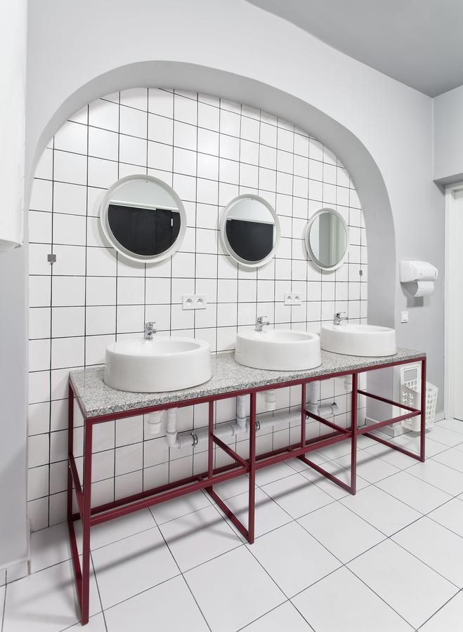 Opera Hostel Познан Екстериор снимка