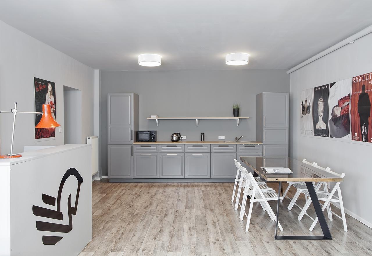 Opera Hostel Познан Екстериор снимка